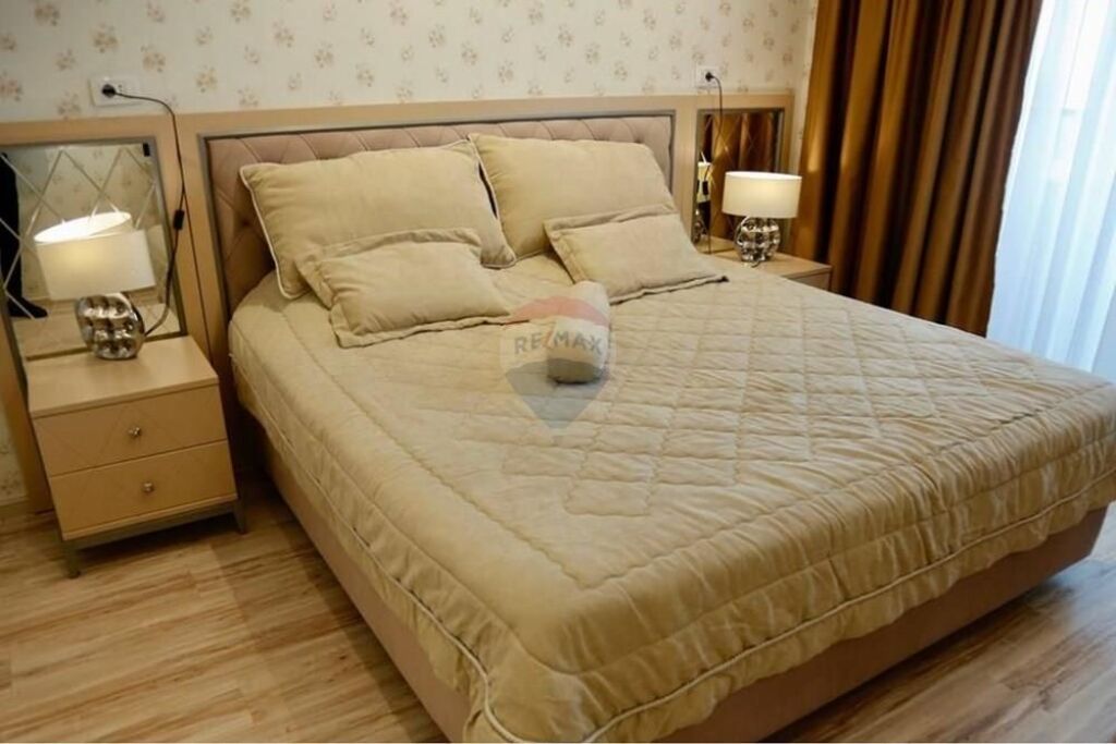 Ofrohet per Shitje Apartament 2+1 Ambasador 3