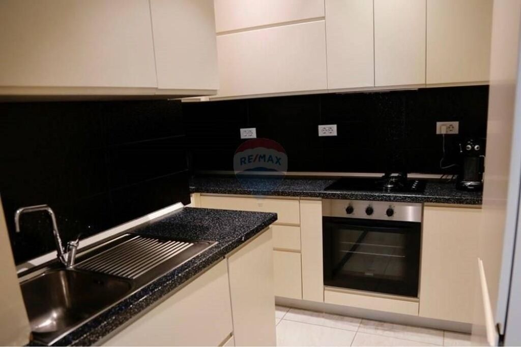 Ofrohet per Shitje Apartament 2+1 Ambasador 3