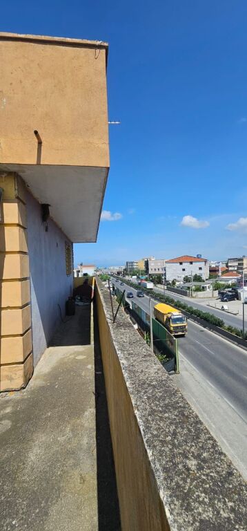 VENDESI 3 PIANI +CANTINA IN VENDITA SHKOZET STRADA PRINCIPALE