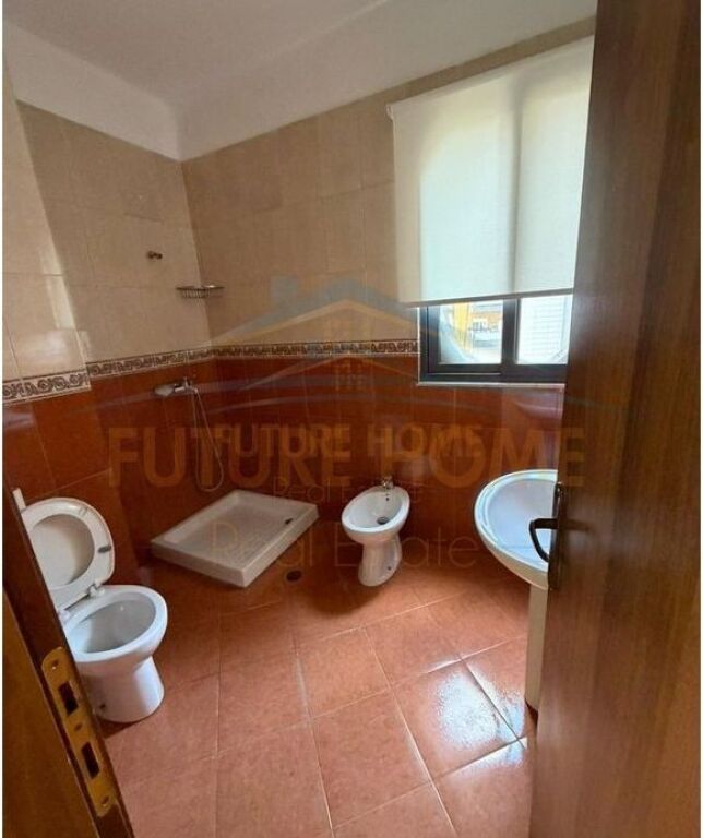 In vendita, Appartamento 2+1+2, Via Kosovarëve, Tirana