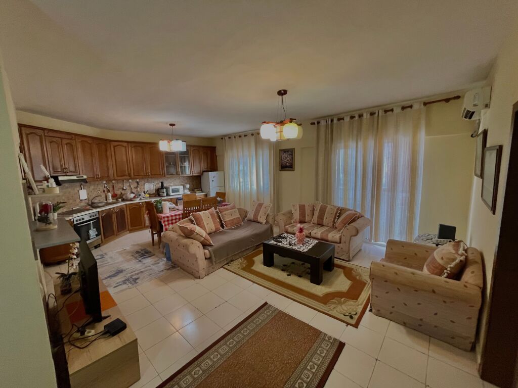 House for rent (Paris Commune opposite Kika 2)