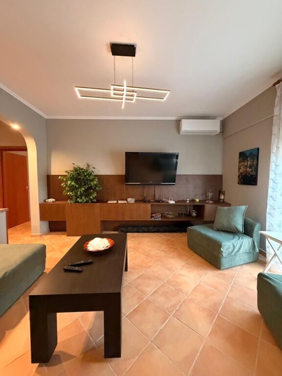 VENDESI 2 APPARTAMENTI + SUPER VERANDA CON VISTA MARE + GARAGE CHIUSO