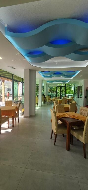 In vendita Bar Ristorante + Appartamento Golem Vicino Hotel Flower