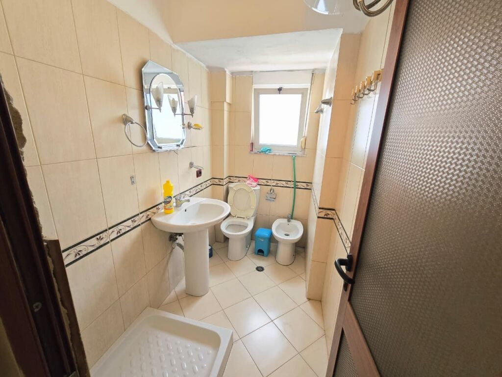 🏡 APPARTAMENTO 1+1 IN AFFITTO – VIA FERIT XHAJKO (DI FRONTE AL MERCATO DELLA MEDRESE) 🏡
