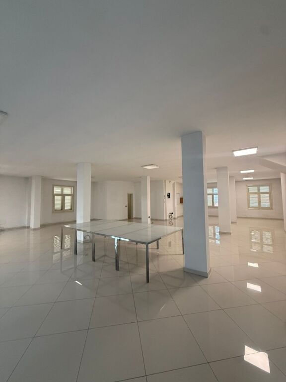 EDIFICIO DI 5 PIANI IN AFFITTO “LAPRAK” 15.000 EURO