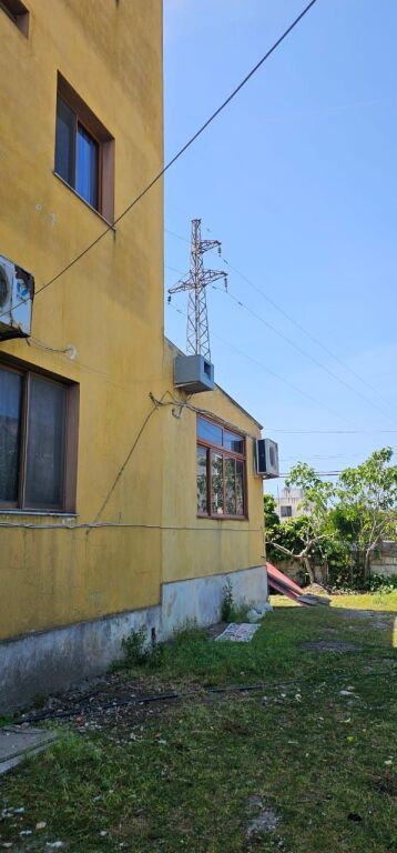 VENDESI 3 PIANI +CANTINA IN VENDITA SHKOZET STRADA PRINCIPALE