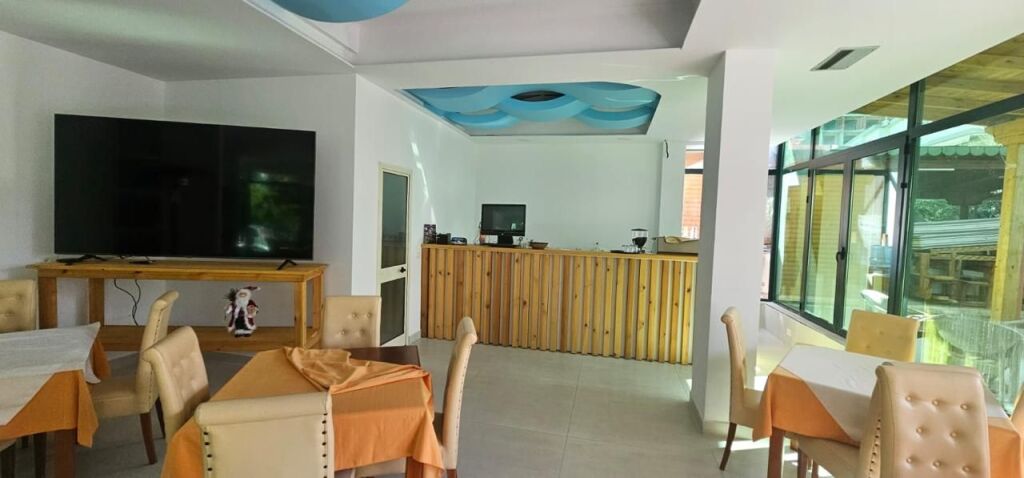 In vendita Bar Ristorante + Appartamento Golem Vicino Hotel Flower