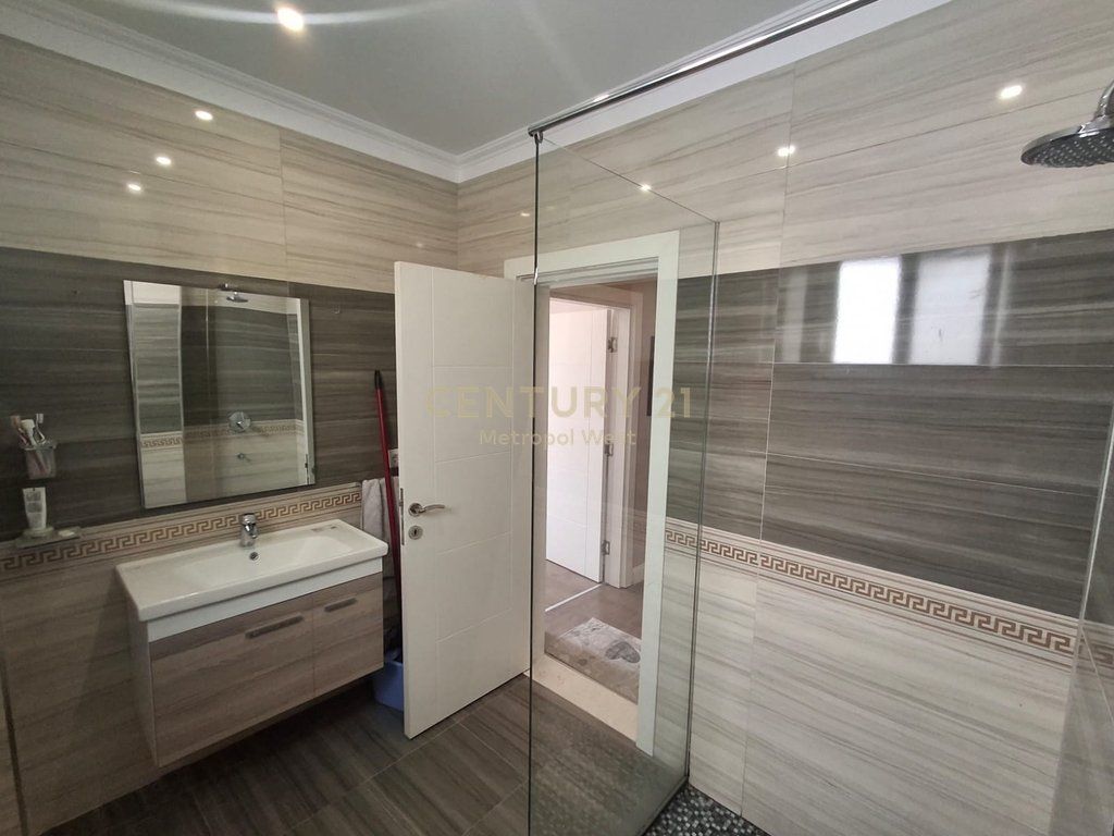 Affittasi appartamento 2+1+balcone – vicino alla Scuola di Balletto