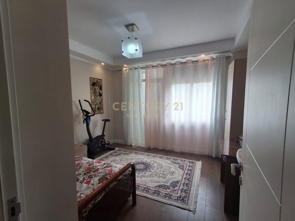 Affittasi appartamento 2+1+balcone – vicino alla Scuola di Balletto