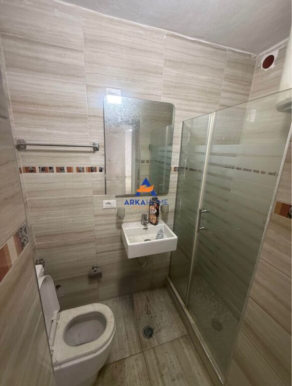 LOCALE COMMERCIALE/UFFICI IN AFFITTO "AL 21 DHJETORI 100M2" 1311 EURO