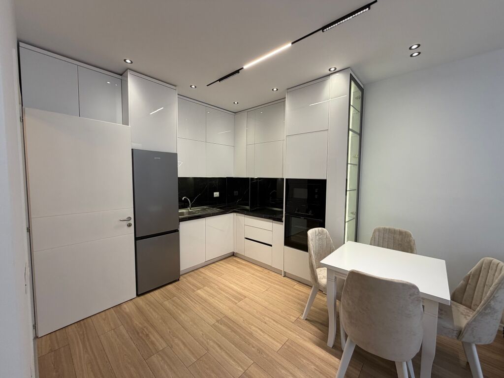 Jepet me qera apartament 1+1 📍 Astir, Kompleksi Urban Gate  💰 Çmimi:  550 euro     📞 Për më shumë informacion ose vizitë, kontaktoni