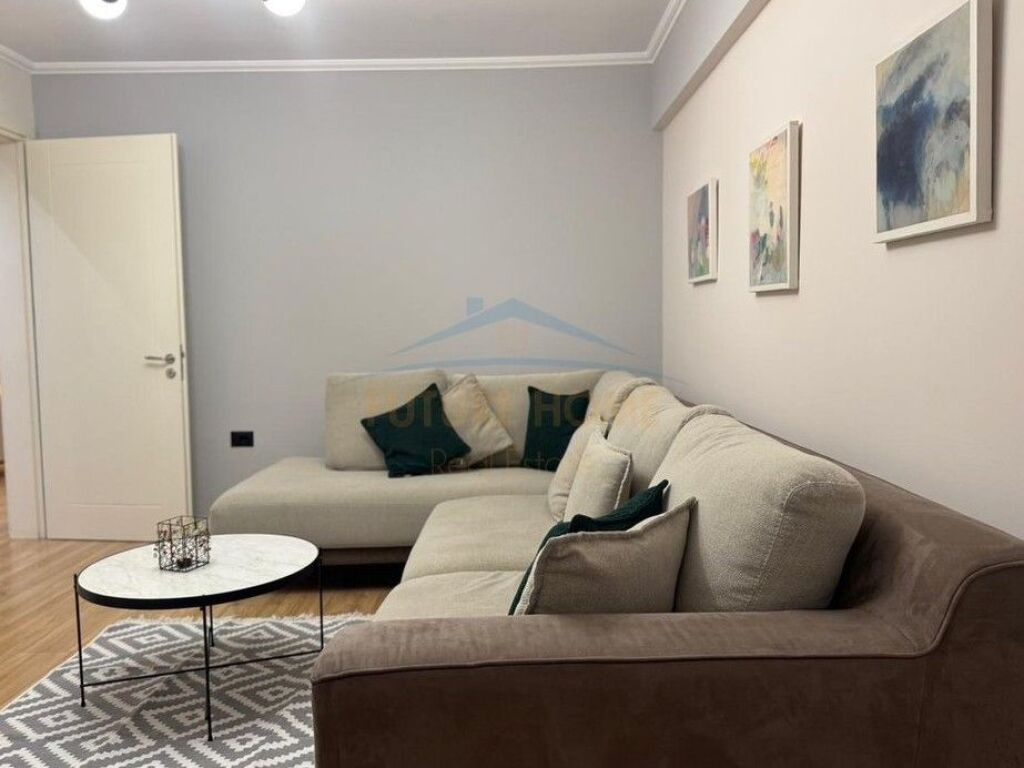 In vendita, Appartamento 2+1, Via Mine Peza, Tirana.
