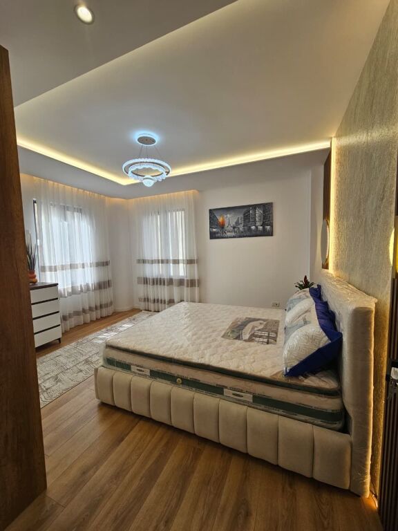 Shitet Apartament 2+1+2 – Pallati me Shigjeta