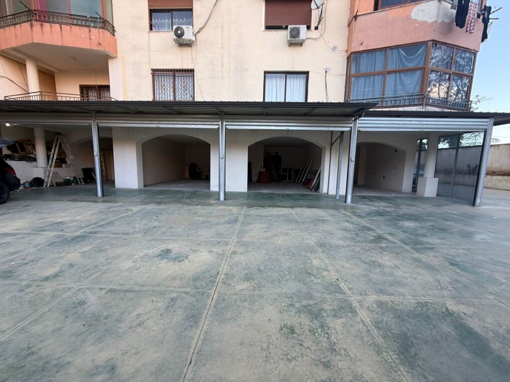 EDIFICIO DI 5 PIANI IN AFFITTO “LAPRAK” 15.000 EURO