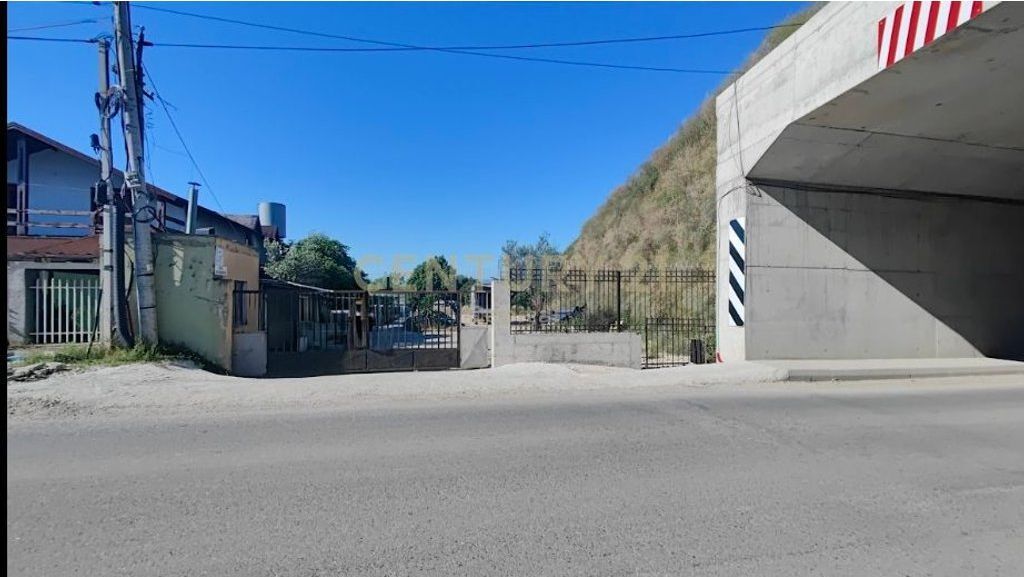 Vendiamo terreno edificabile sulla strada secondaria vicino a City Park!