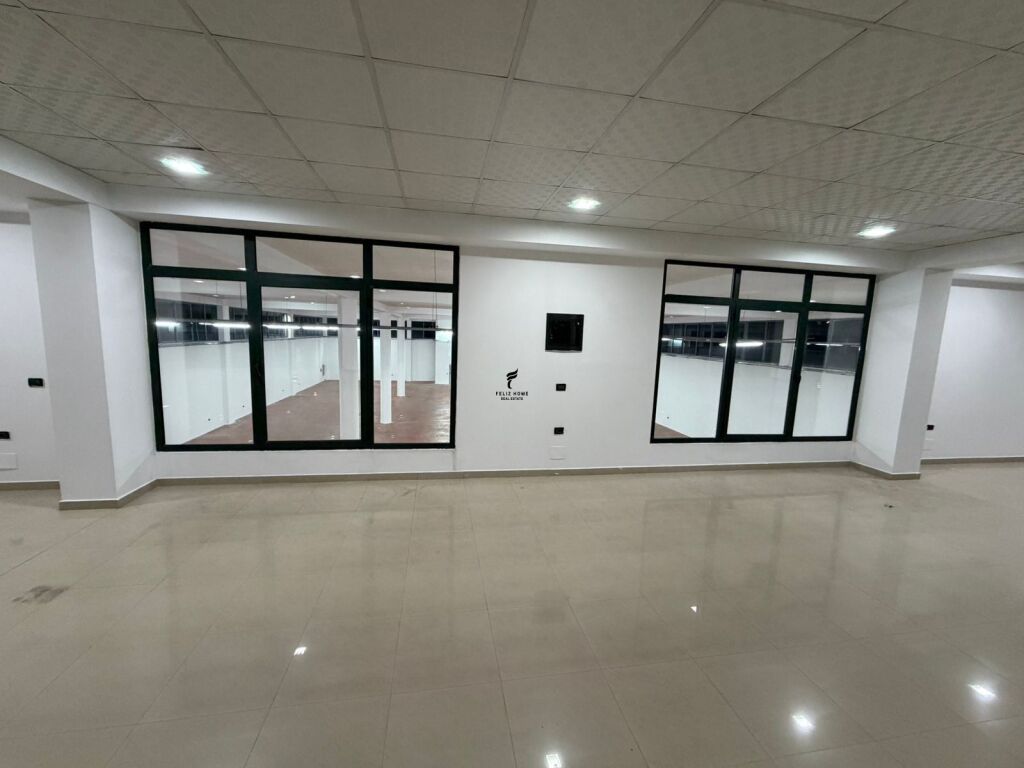 KAPANON ME QERA 1600 M2 RINAS 6500 EURO FH-69701