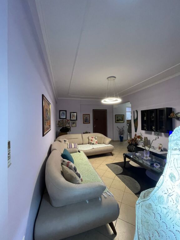 🏡 Jepet me qira apartament 2+1+2 pranë Garden Building