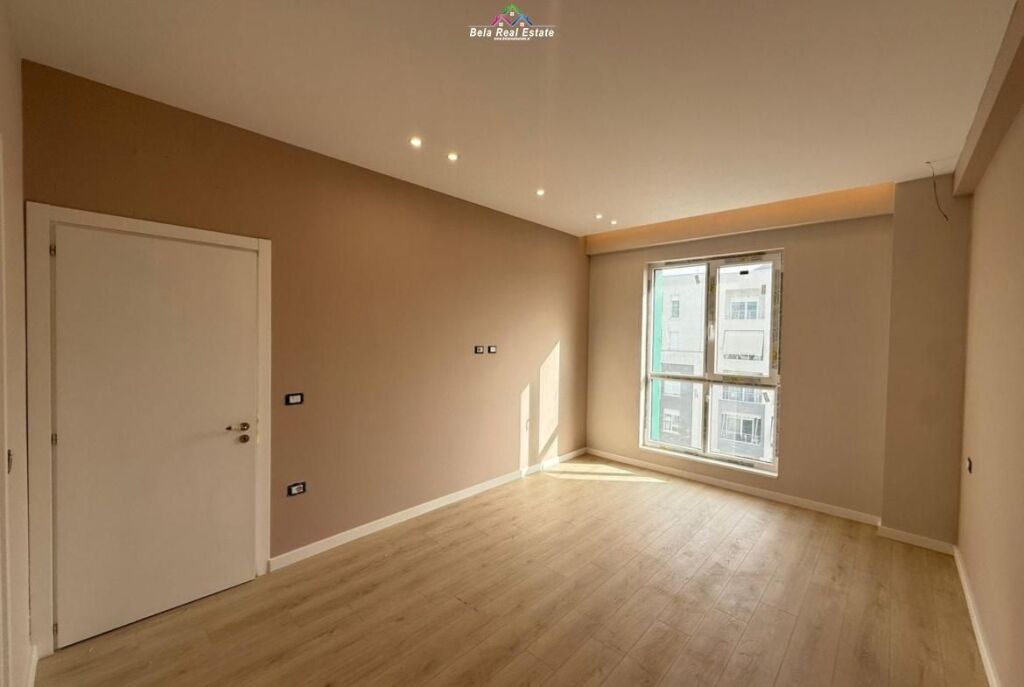 Zyre Me Qera 2+1 Tek Komuna e Parisit ( ID BZ2919) Tirane