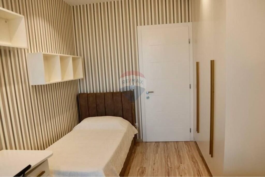 Ofrohet per Shitje Apartament 2+1 Ambasador 3