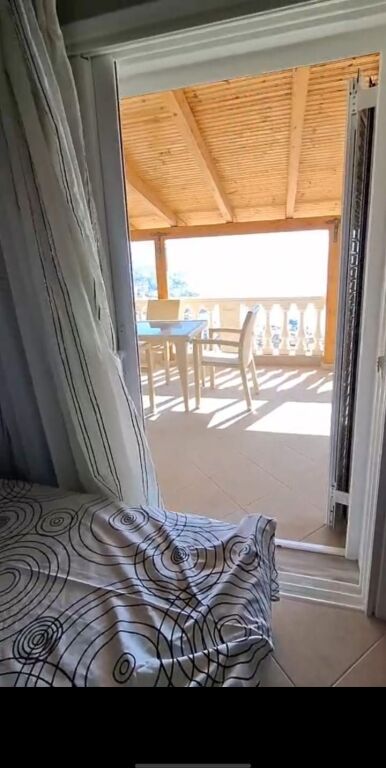 SHITET APARTAMENT 2+1+VERAND ME PAMJE NGA DETI NE SARANDE