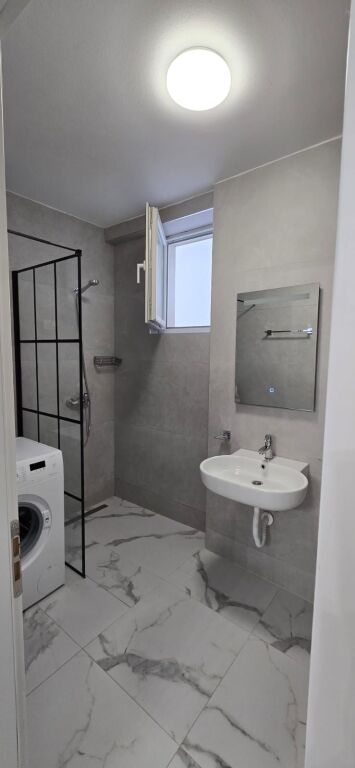 Jepet me qera apartament 2+1 Liqeni i Thate