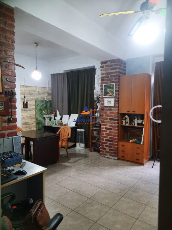 LOCALE COMMERCIALE IN VENDITA 76,16M2 " VICINO AI PANTALONI " 235000 EURO