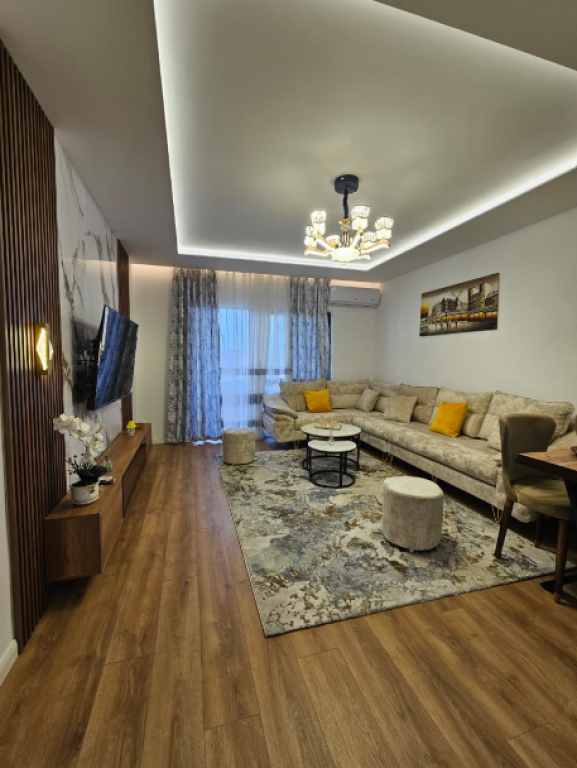 Appartamento 2+1+2 in Vendita – Palazzo con Frecce