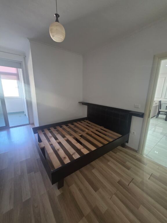 .Shitet Apartament 2+1 Durres prane Ish Urt