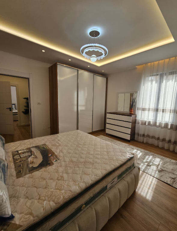 Appartamento 2+1+2 in Vendita – Palazzo con Frecce
