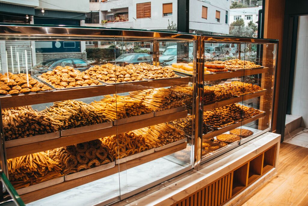 Shitet Njësi Komerciale – Pasticeri &amp; Furrë Buke, Rruga e Kavajës