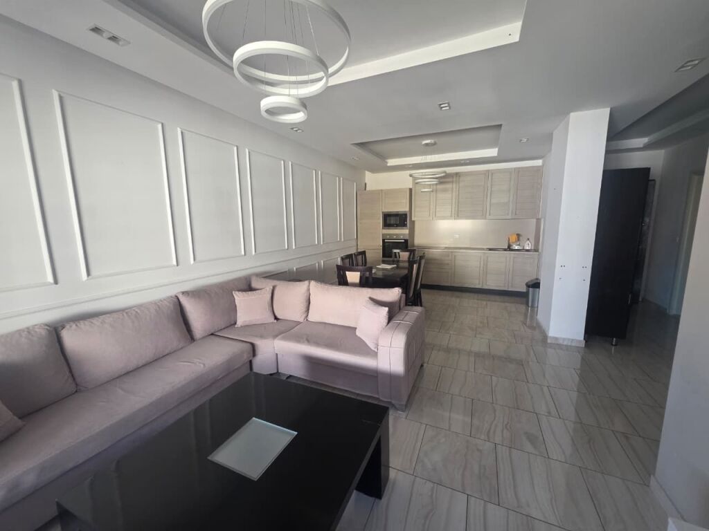 .Shitet Apartament 2+1 Durres prane Ish Urt
