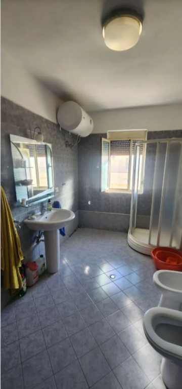 Vendesi in vendita 2 appartamenti adiacenti con Nj-Tj Iliria Plazh Durres