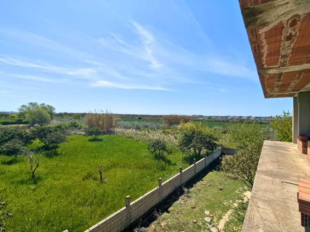 2 EDIFICI DI 3 PIANI + TERRENO IN VENDITA A SPILLE – INVESTIMENTO CON POTENZIALE ECCEZIONALE