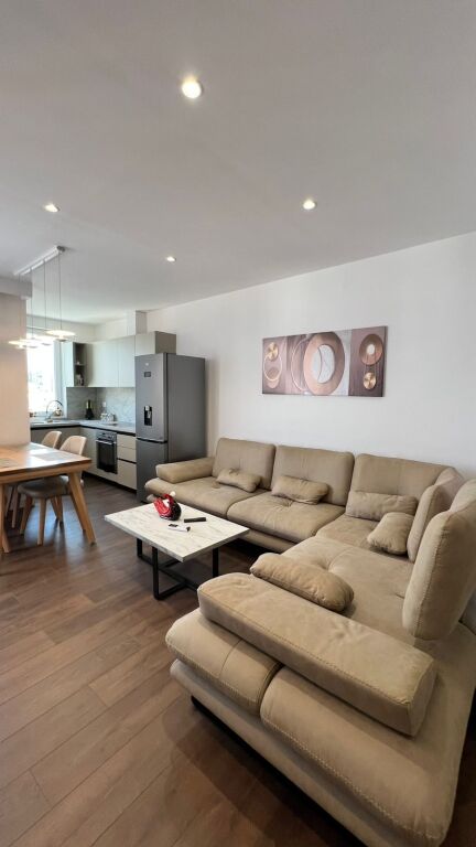 Apartament 2+1 me qera tek Mine Peza