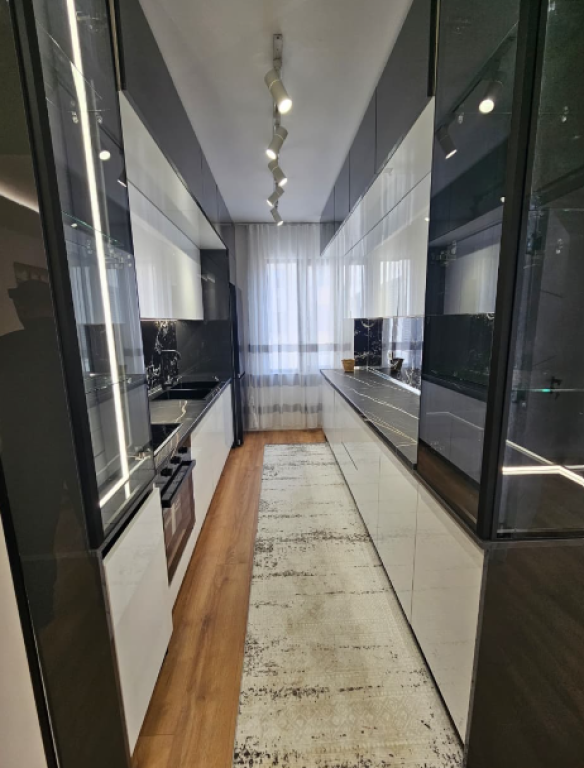 Appartamento 2+1+2 in Vendita – Palazzo con Frecce