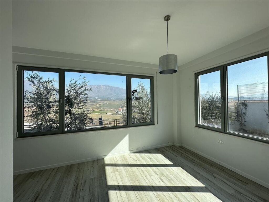 PRIVATE VILLA FOR SALE 425 M2 LUNDER 680,000 EURO FH-24844