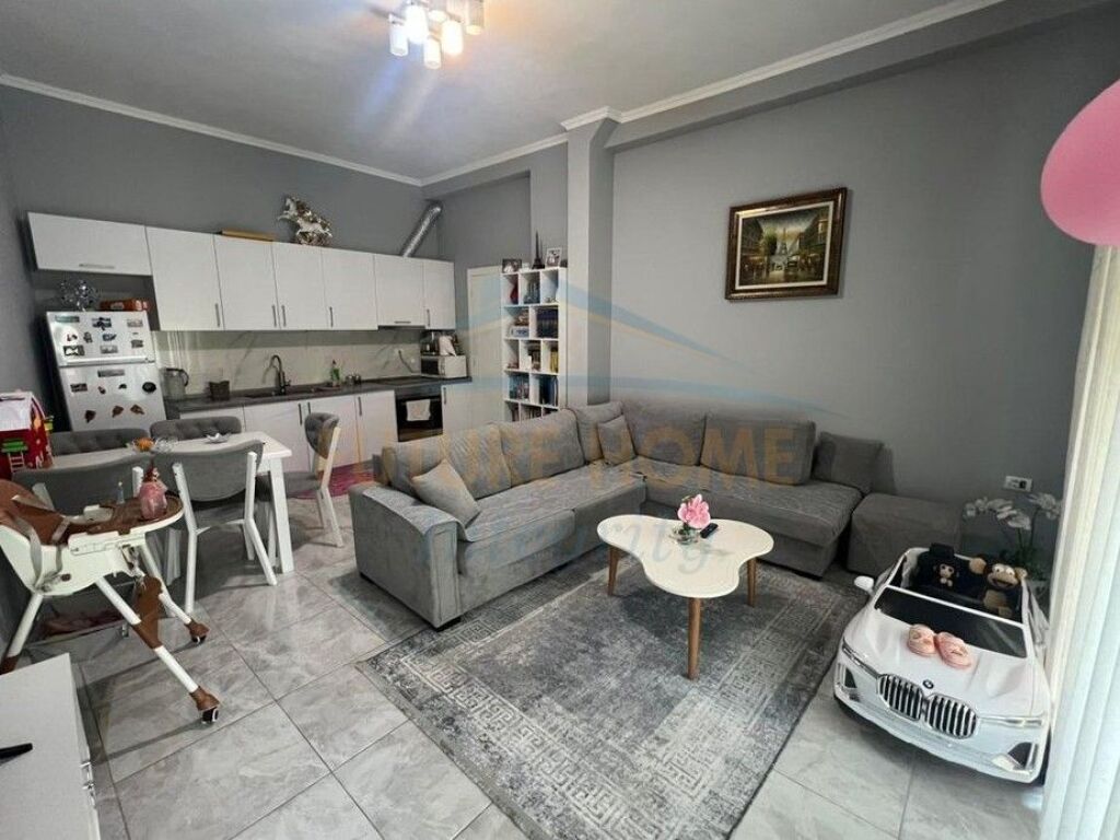 For sale, 2+1 Apartment, Fresku, Tirana.
