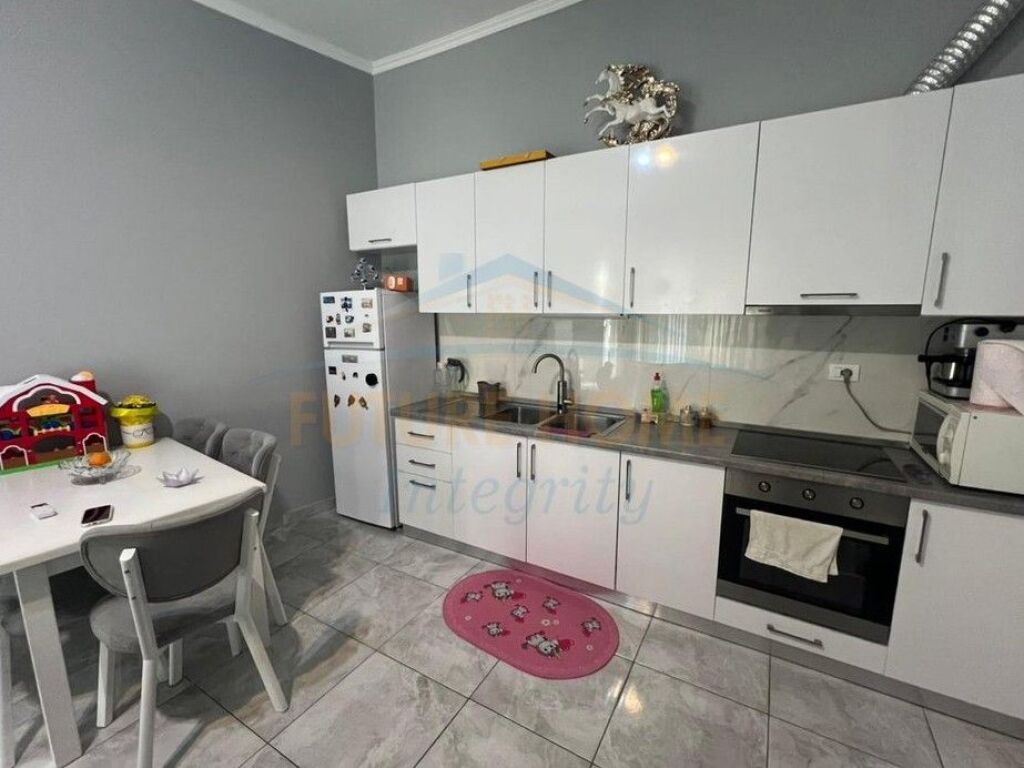For sale, 2+1 Apartment, Fresku, Tirana.