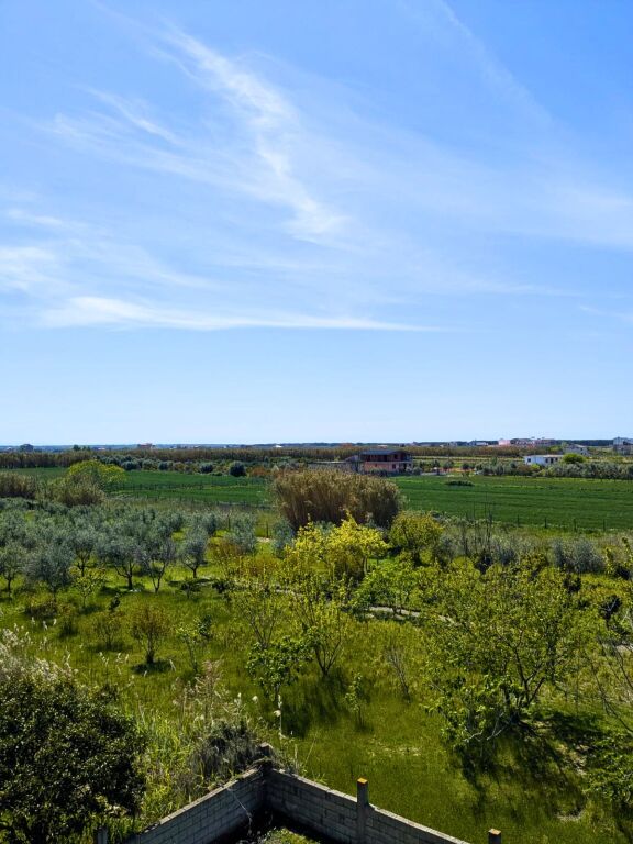 2 EDIFICI DI 3 PIANI + TERRENO IN VENDITA A SPILLE – INVESTIMENTO CON POTENZIALE ECCEZIONALE