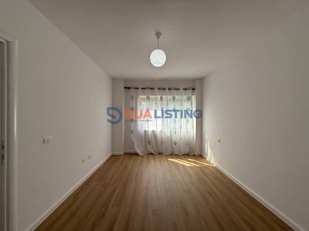 Shitet apartament 1+1 prane Kompleksit Magnet, rruga Ndre Mjeda!