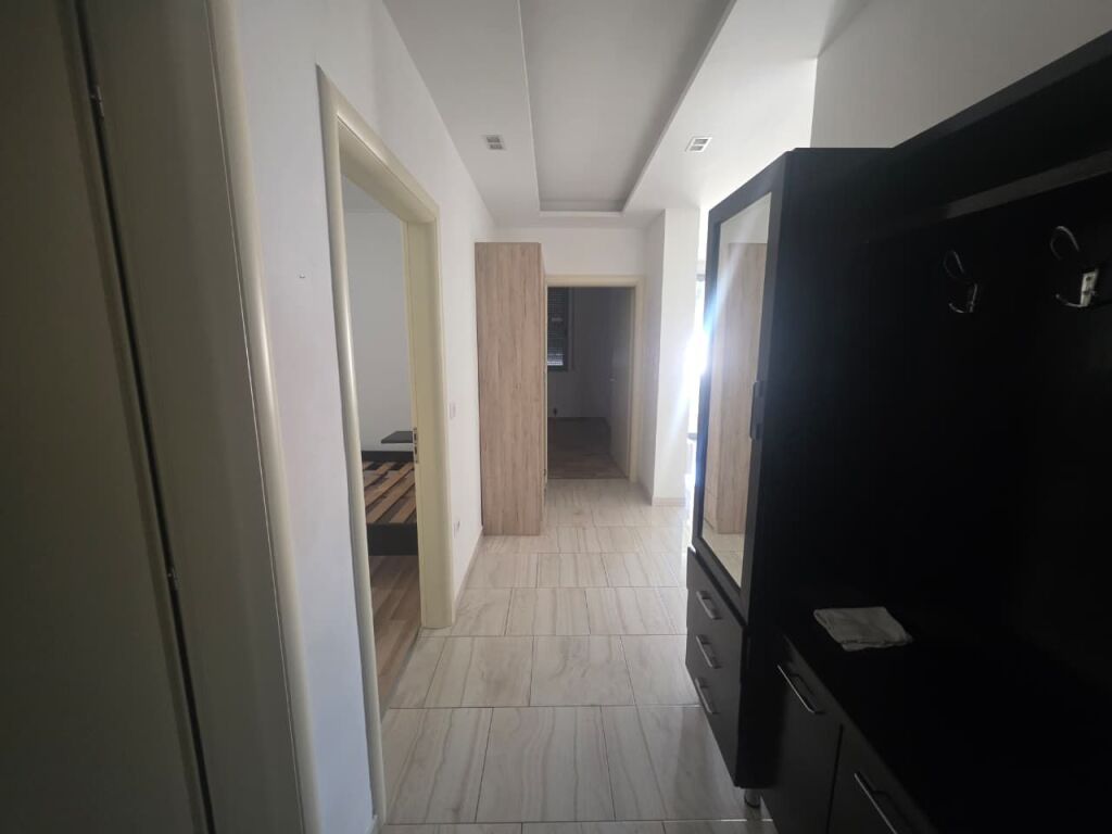 .Shitet Apartament 2+1 Durres prane Ish Urt