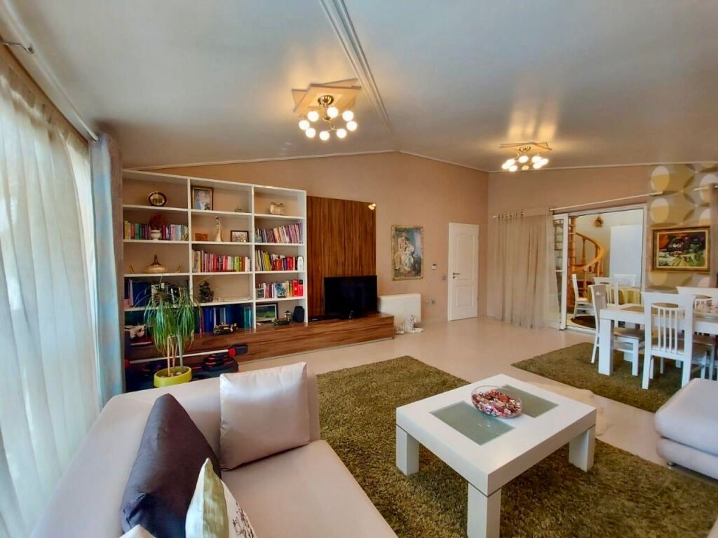 📣 QERA Apartament 3+1 Me 2 Tualete Dhe 2 Poste Parkimi 📍 Fresk, Rruga e Teleferikut ✨