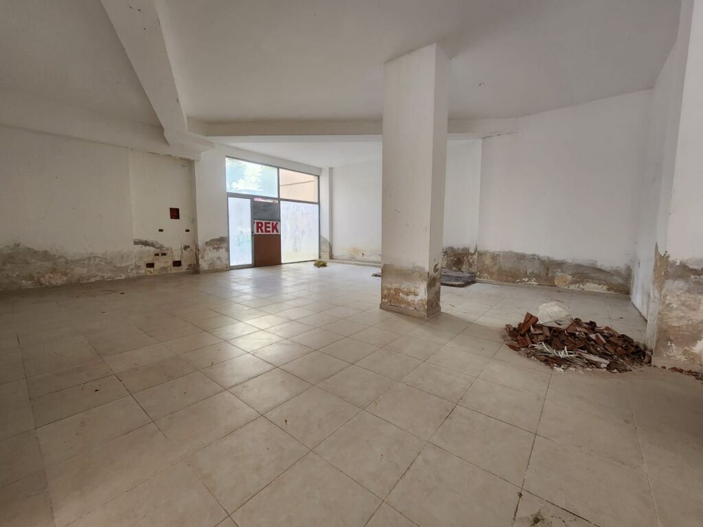 COMMERCIAL SPACE FOR RENT IN FRESK, NEAR THE 17 SHKURTI SCHOOL!
