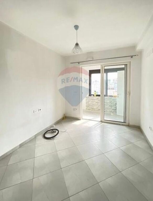 Shitet Apartament 2+1+2 tek Rruga e Elbasanit ID: 530571006-26