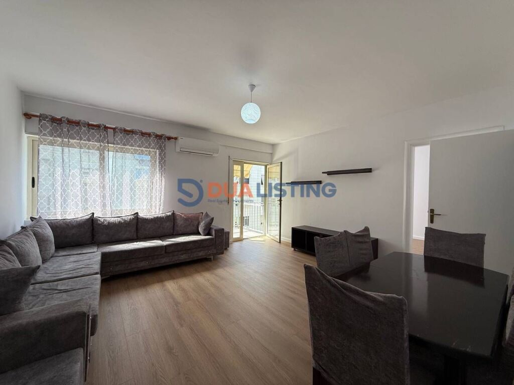 Shitet apartament 1+1 prane Kompleksit Magnet, rruga Ndre Mjeda!