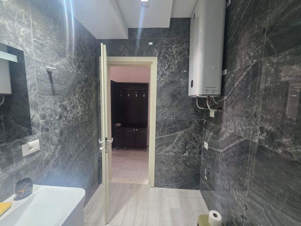 .Shitet Apartament 2+1 Durres prane Ish Urt