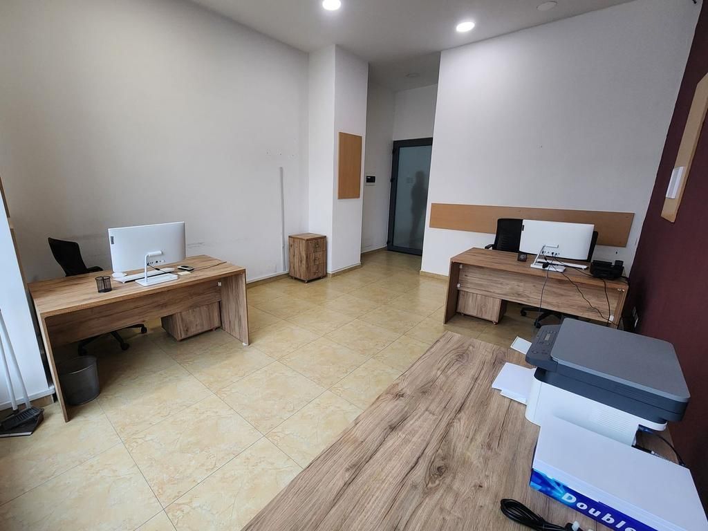 "MYSLYM SHYRI", UFFICIO IN AFFITTO