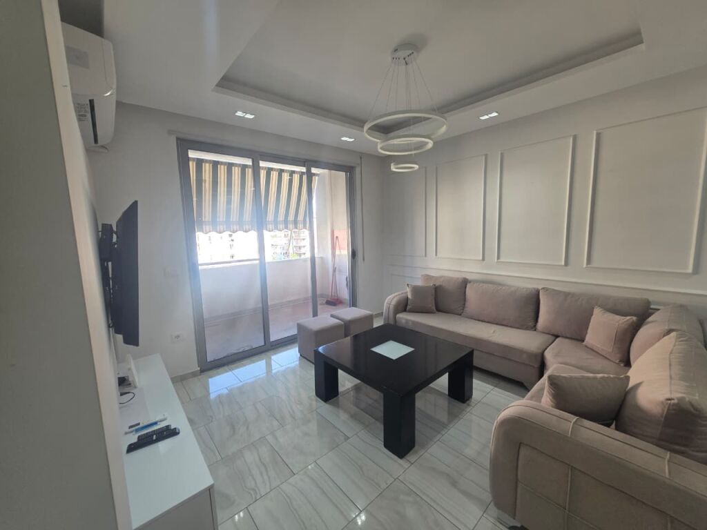 .Shitet Apartament 2+1 Durres prane Ish Urt