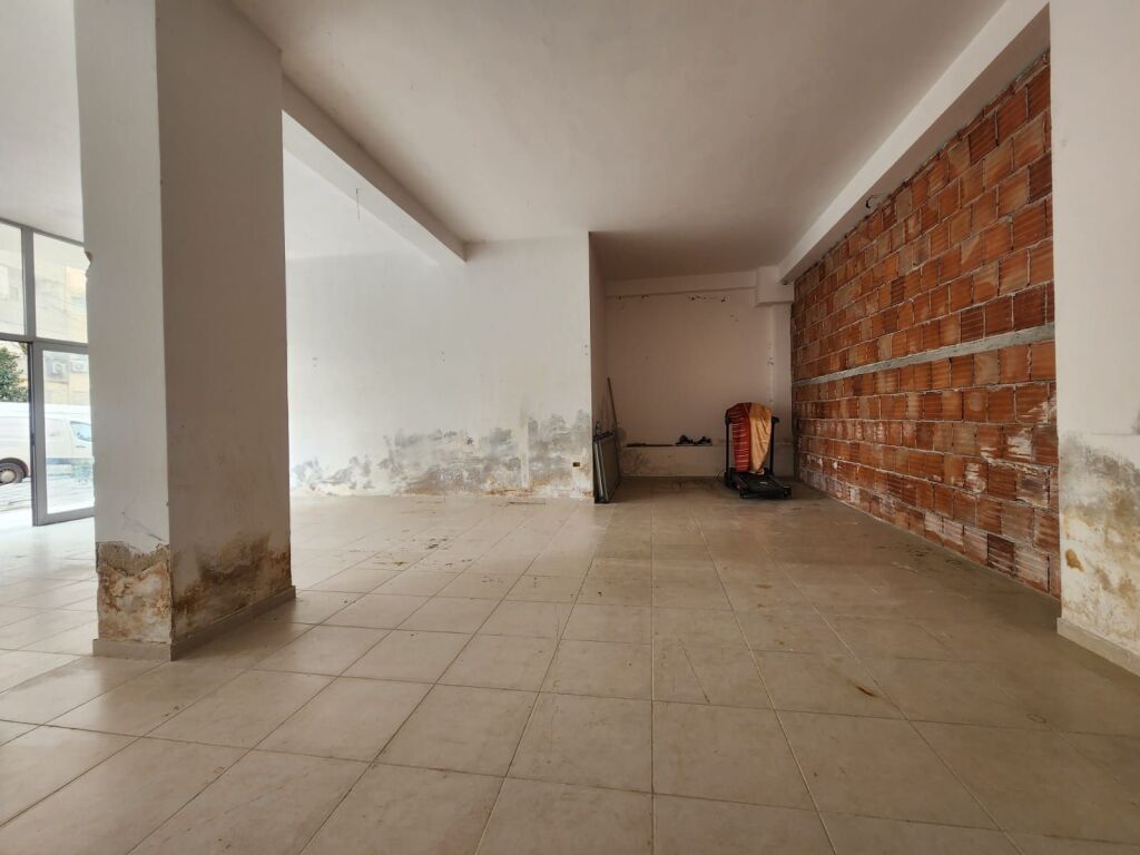 COMMERCIAL SPACE FOR RENT IN FRESK, NEAR THE 17 SHKURTI SCHOOL!
