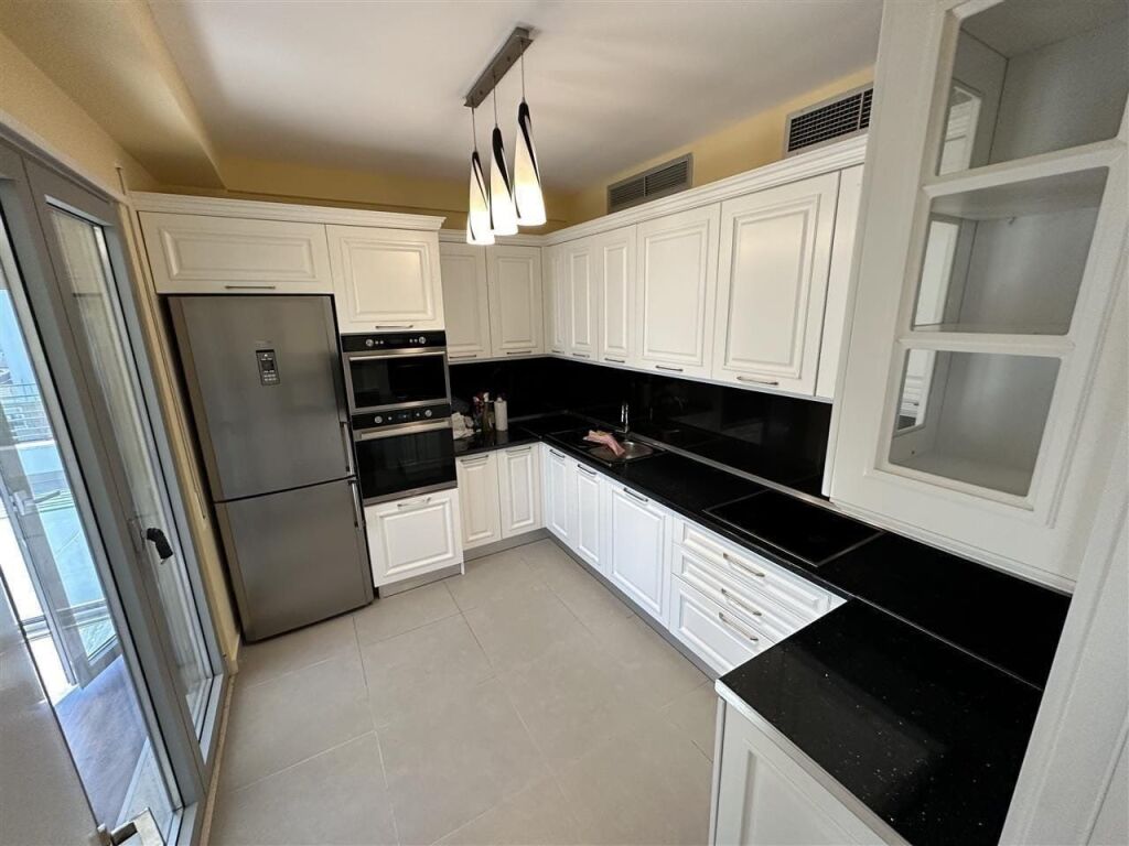 PRIVATE VILLA FOR SALE 425 M2 LUNDER 680,000 EURO FH-24844